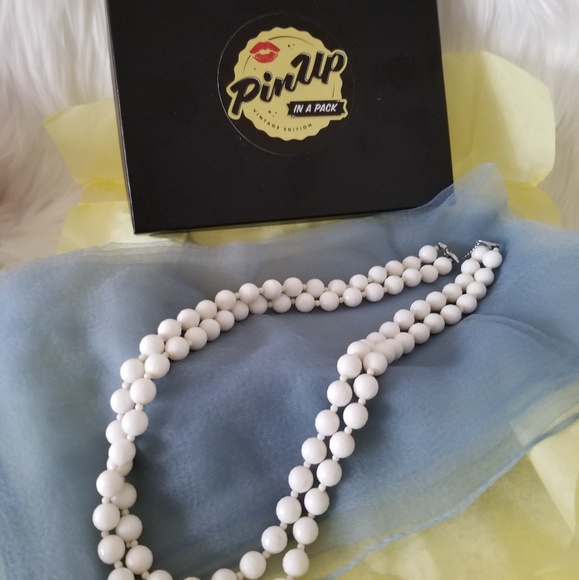 PinUp In A Pack, Vintage Edition Jewelry Gift Box - Picture 4 of 8